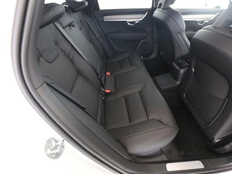 Gebraucht Volvo V90 Plus 253 PS (186 kW) 2025 Crystal white / metallic Kombi