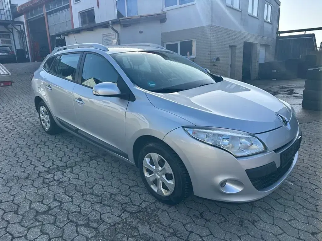 Gebraucht Renault Mégane Dynamique 106 PS (77 kW) 2012 Grau Limousine
