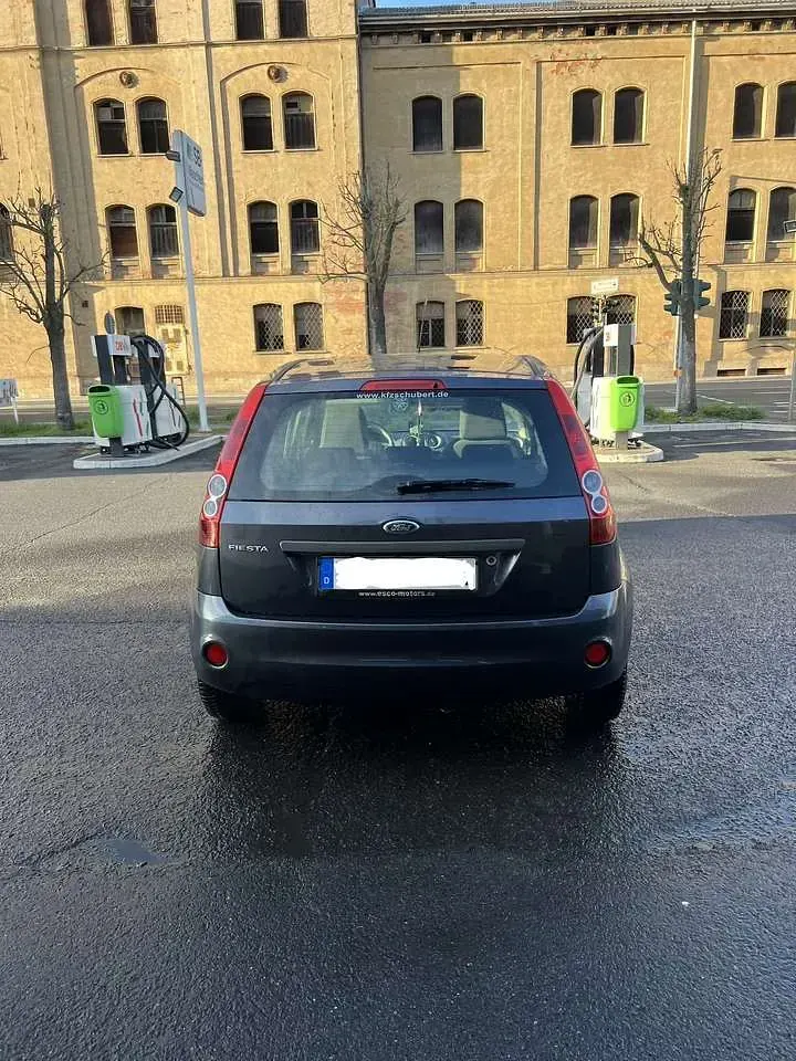 Gebraucht Ford Fiesta 80 PS (58 kW) 2006 Grau Kleinwagen
