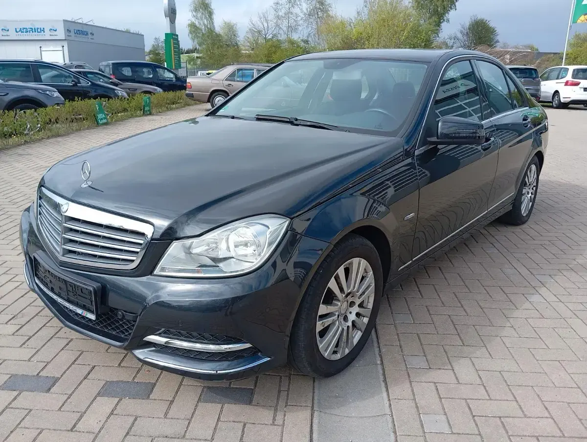 Gebraucht Mercedes C180 Elegance 156 PS (114 kW) 2013 Grau Limousine