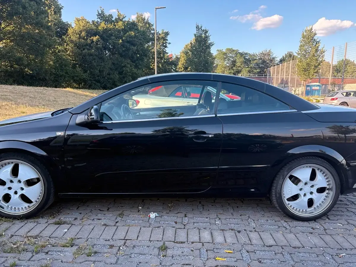 Gebraucht Opel Astra 150 PS (110 kW) 2010 Schwarz Cabrio