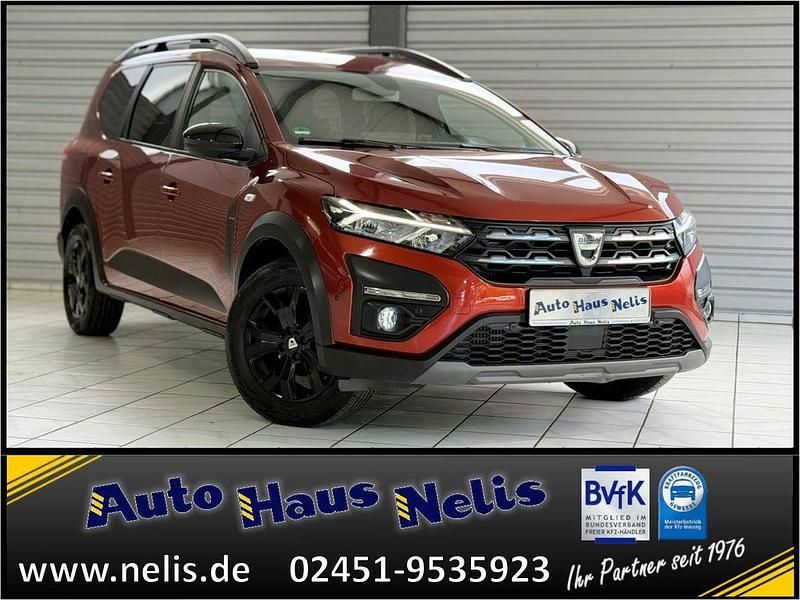 Braun Gebraucht 2022 Dacia Jogger Extreme Van / Kleinbus | 16.480 € (Fairer Preis) - Bild 1/4