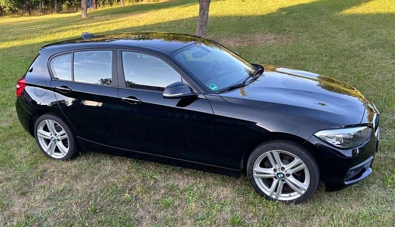 Schwarz Gebraucht 2016 BMW 118 Advantage Kleinwagen | 13.799 € (Etwas zu teuer) - Bild 1/4