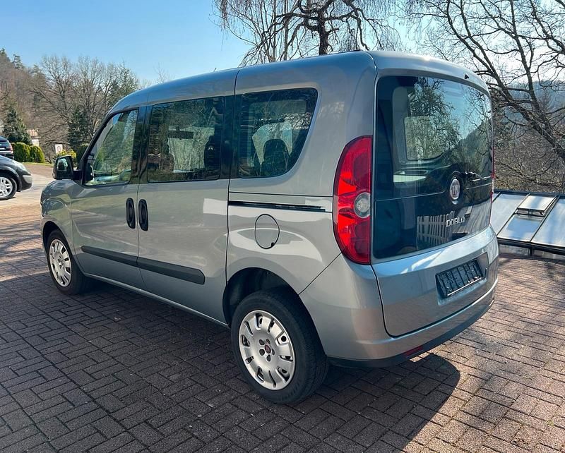 Gebraucht Fiat Doblò 95 PS (69 kW) 2011 Grau Van / Kleinbus
