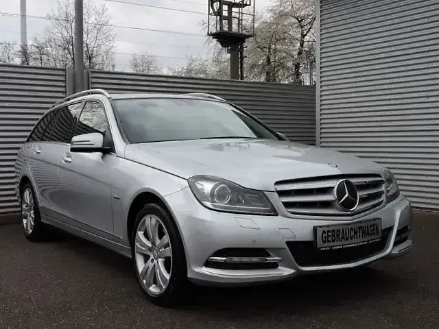 Gebraucht Mercedes C350 Avantgarde 265 PS (194 kW) 2012 Silber Limousine