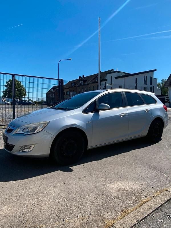 Gebraucht Opel Astra 110 PS (80 kW) 2012 Silber Kombi