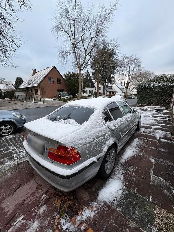 Silber Gebraucht 2001 BMW 320 Sport Line Limousine | 2.200 € (Superpreis) - Bild 1/4