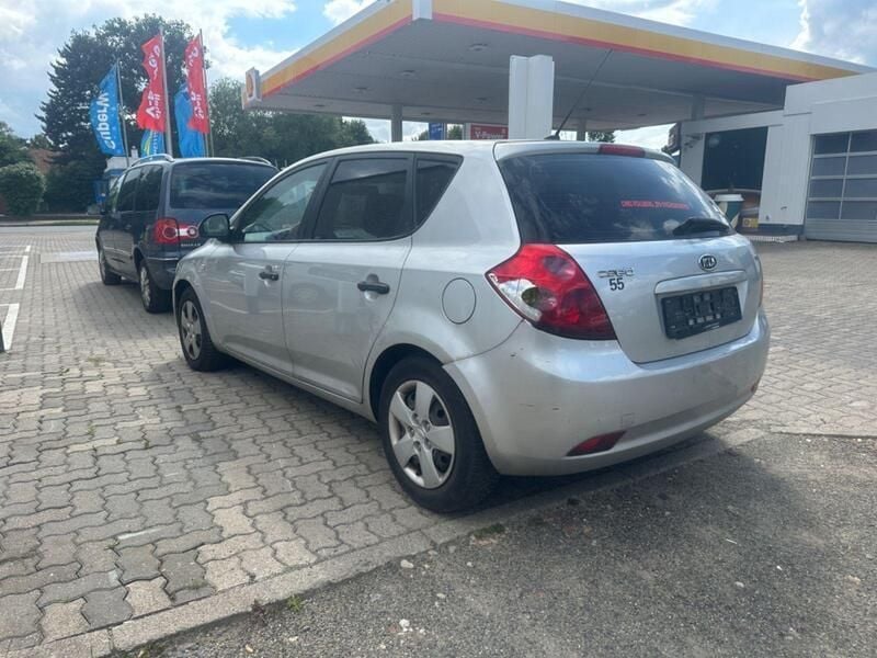 Gebraucht Kia Ceed 90 PS (66 kW) 2009 Silber Kleinwagen