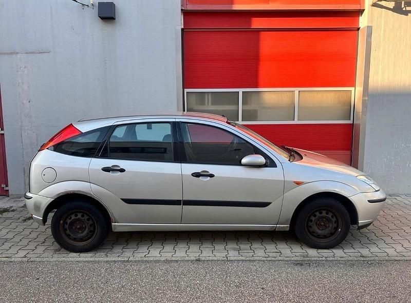 Gebraucht Ford Focus Ghia 100 PS (73 kW) 2001 Grau Kleinwagen