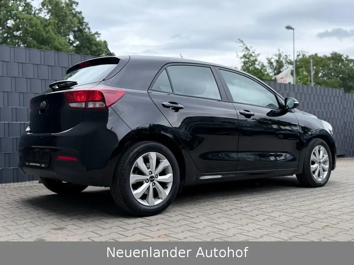 Gebraucht Kia Rio Vision 84 PS (61 kW) 2021 Schwarz Limousine