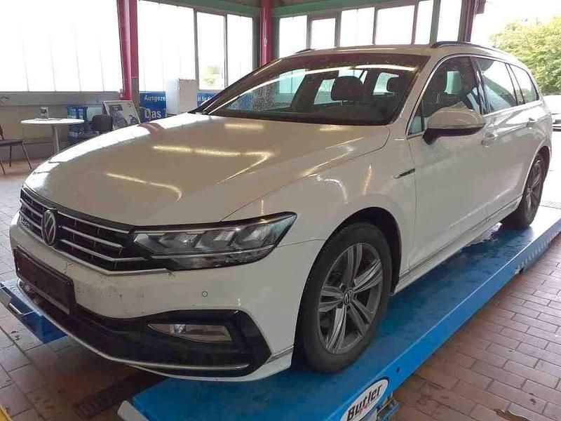 Pure white Gebraucht 2021 VW Passat R-line Kombi | 18.090 € (Superpreis) - Bild 1/4