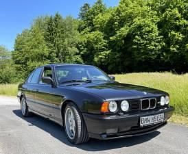 Diamant schwarz met. Gebraucht 1992 BMW M5 Limousine | 45.500 € - Bild 1/4