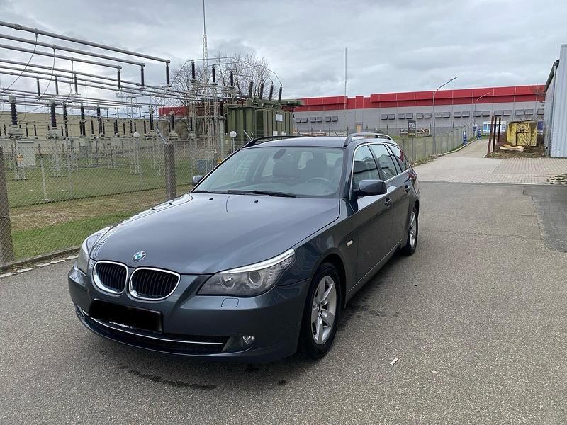 Gebraucht BMW 520 163 PS (119 kW) 2008 Grau Kombi