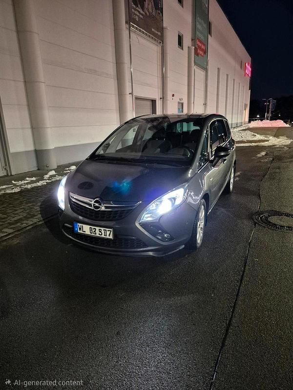 Grau Gebraucht 2012 Opel Zafira Tourer Van / Kleinbus | 5.499 € (Etwas zu teuer) - Bild 1/4