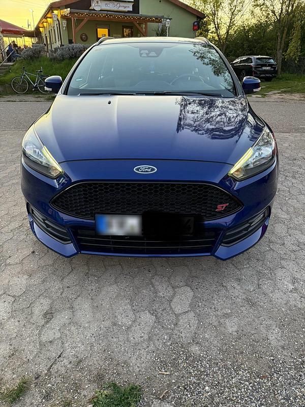 Gebraucht Ford Focus ST 250 PS (183 kW) 2017 Blau Kombi