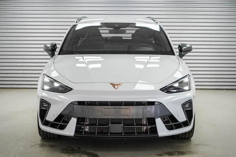 Gebraucht Cupra Leon VZ 333 PS (244 kW) 2025 Glacial white metallic (2y)