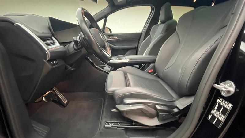 Gebraucht BMW 223 Active Tourer Efficient Dynamics 204 PS (150 kW) 2022 Saphirschwarz metallic Van / Kleinbus