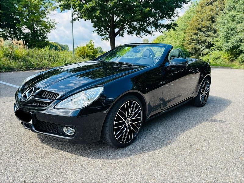 Gebraucht Mercedes SLK200 183 PS (134 kW) 2010 Schwarz Cabrio