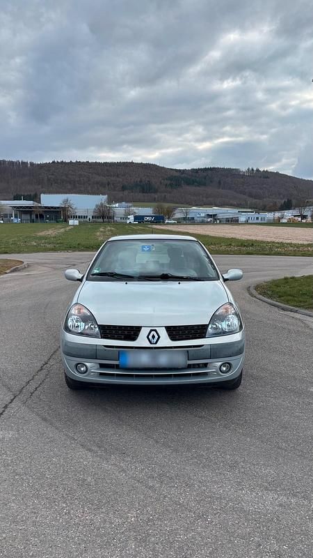 Gebraucht Renault Clio II 75 PS (55 kW) 2001 Silber Kleinwagen