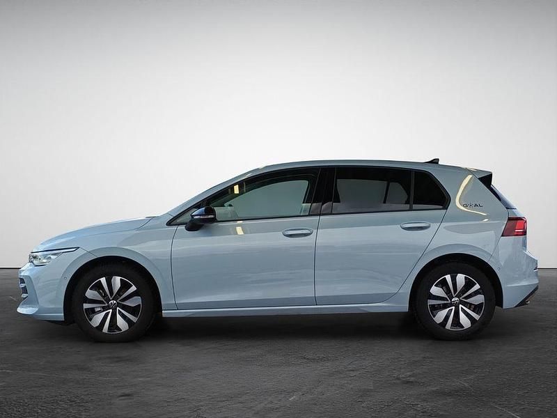 Gebraucht VW Golf VIII Goal 150 PS (110 kW) 2025 Blau (crystal ice blue metallic) Limousine