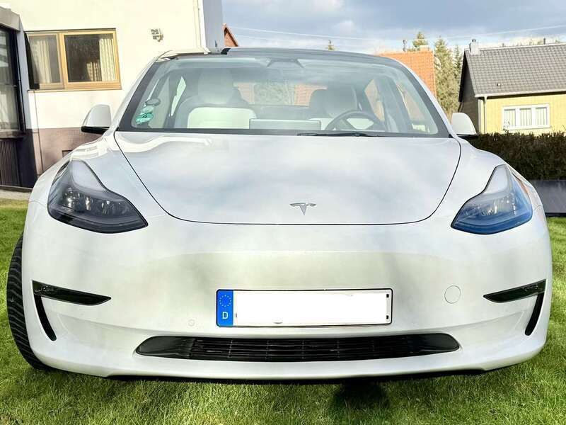 Weiß Gebraucht 2021 Tesla Model 3 Limousine | 32.000 € (Etwas zu teuer) - Bild 1/4