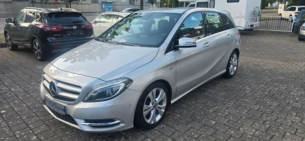 Gebraucht Mercedes B200 136 PS (100 kW) 2012 Silber Kleinwagen