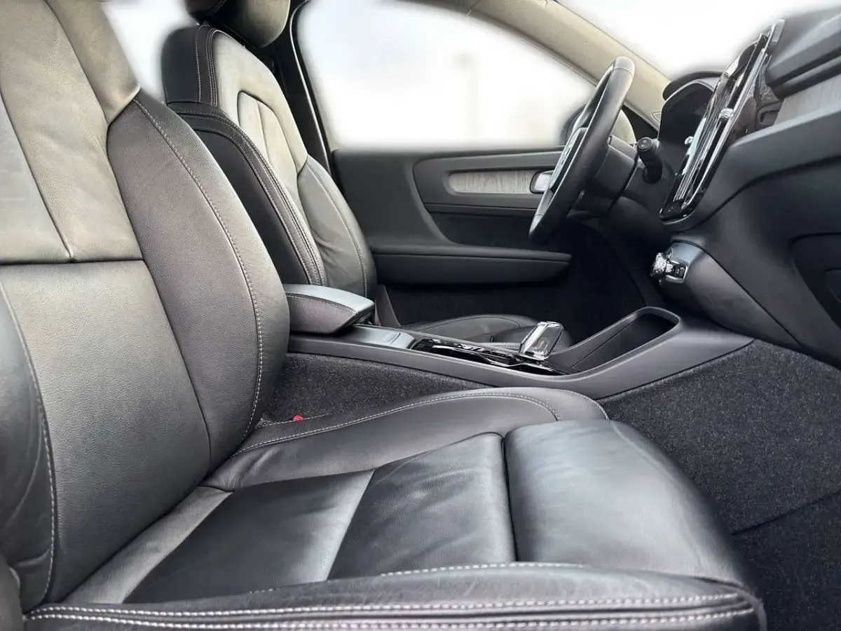 Gebraucht Volvo XC40 Inscription 197 PS (144 kW) 2021 Grau SUV