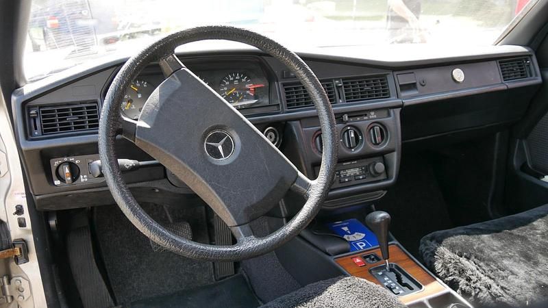 Gebraucht Mercedes 190 116 PS (85 kW) 1987 Limousine