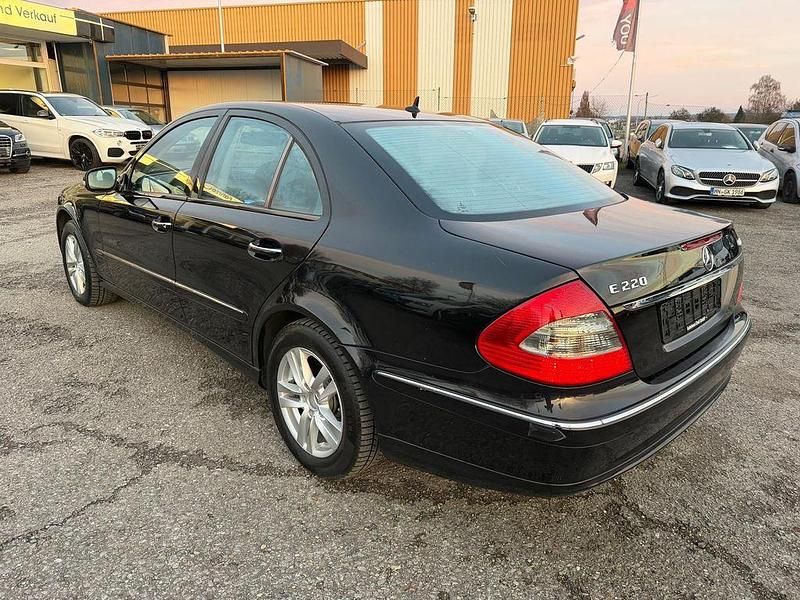 Gebraucht Mercedes E220 Avantgarde 170 PS (125 kW) 2008 Schwarz Limousine