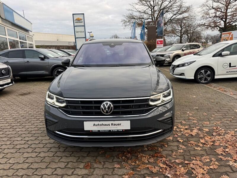 Grau Gebraucht 2021 VW Tiguan United SUV | 28.890 € (Guter Preis) - Bild 1/4