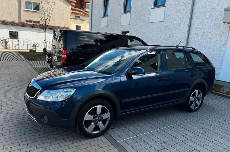 Gebraucht Skoda Octavia 140 PS (102 kW) 2011 Blau Kombi