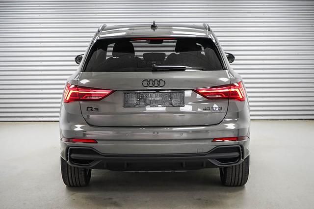 Chronosgrau metallic (z7) chronosgrau metallic (z7) Neu 2025 Audi Q3 S-Line SUV | 48.030 € (Superpreis) - Bild 1/4