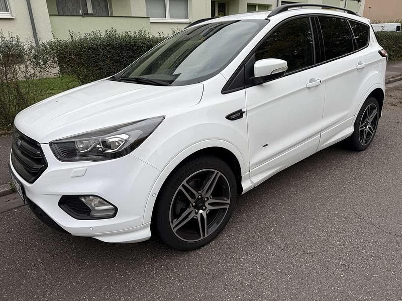Weiß Gebraucht 2017 Ford Kuga ST-Line SUV | 15.500 € (Guter Preis) - Bild 1/4
