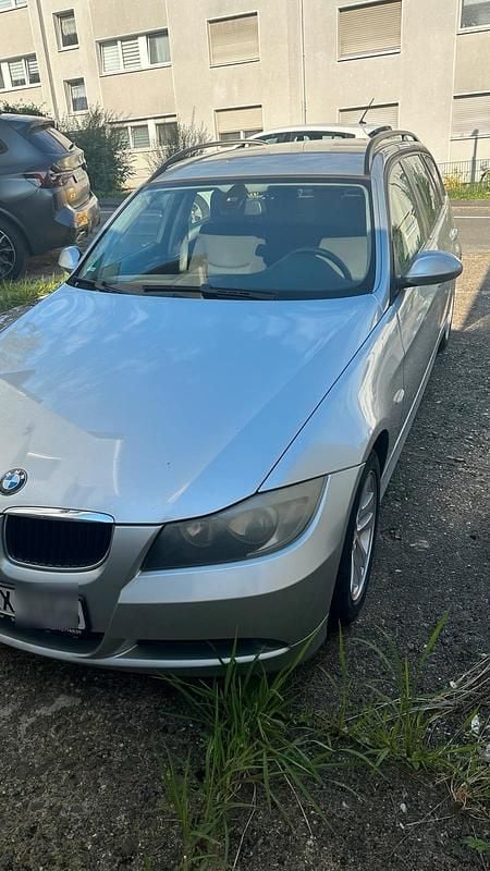 Silber Gebraucht 2007 BMW 318 Kombi | 2.890 € (Fairer Preis) - Bild 1/4