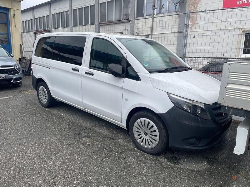 Weiß Gebraucht 2017 Mercedes Vito Van / Kleinbus | 19.040 € (Guter Preis) - Bild 1/4