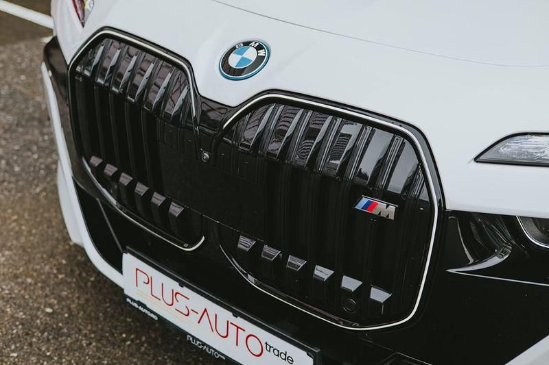 Gebraucht BMW M760e 381 PS (280 kW) 2024 Weiß Limousine