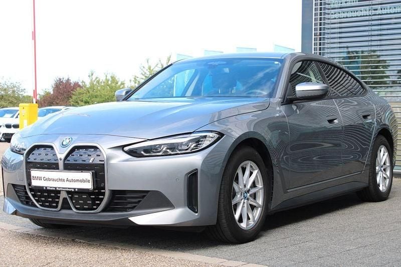 Grau Gebraucht 2022 BMW i4 Limousine | 36.440 € (Guter Preis) - Bild 1/4