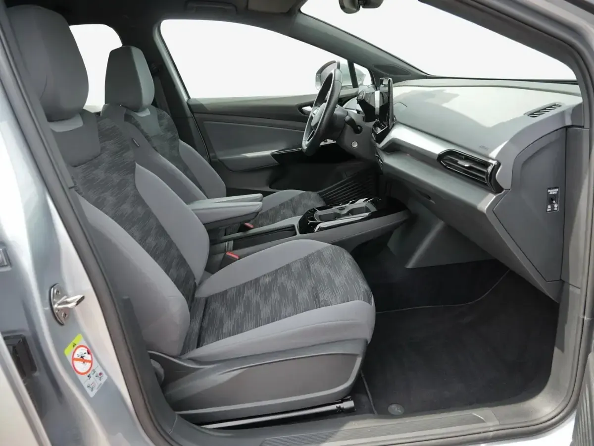 Gebraucht VW ID.4 Pro Performance 150 kW (204 PS) 2023 Scale silver metallic SUV