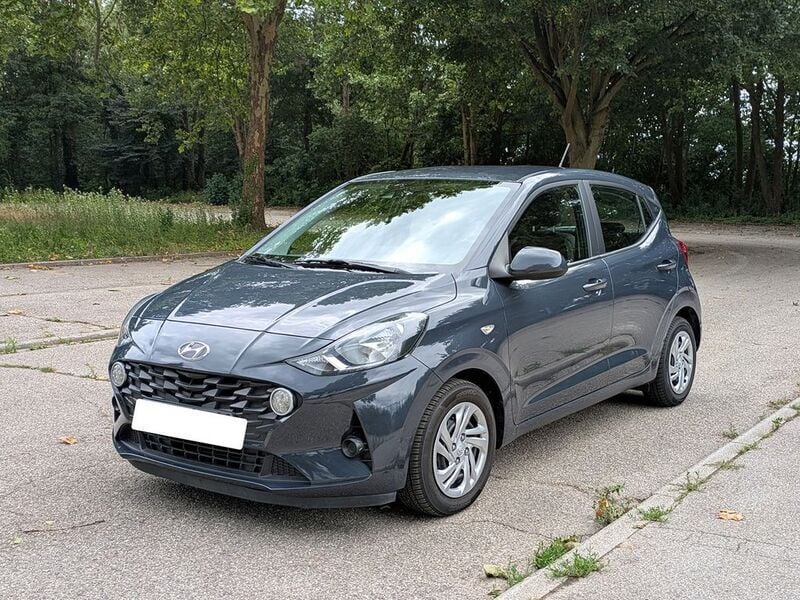Grau Gebraucht 2022 Hyundai i10 Select Kleinwagen | 11.460 € (Superpreis) - Bild 1/4