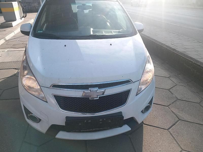 Gebraucht Chevrolet Spark 82 PS (60 kW) 2012 Weiß Kleinwagen