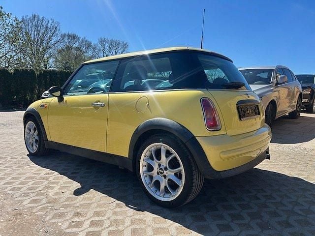 Second-hand Mini ONE 90 CP (66 kW) 2002 Galben Hatchback