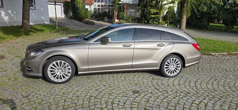 Grau Gebraucht 2013 Mercedes CLS500 Shooting Brake AMG Kombi | 18.798 € (Superpreis) - Bild 1/4