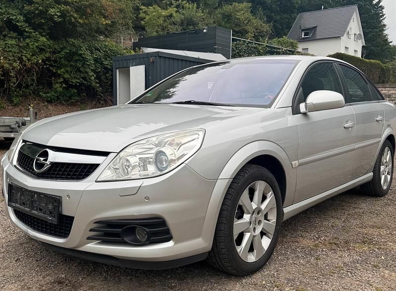 Silber Gebraucht 2006 Opel Vectra Edition Limousine | 3.999 € (Teuer) - Bild 1/4