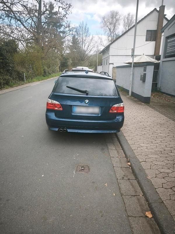 Gebraucht BMW 525 170 PS (125 kW) 2007 Blau Kombi