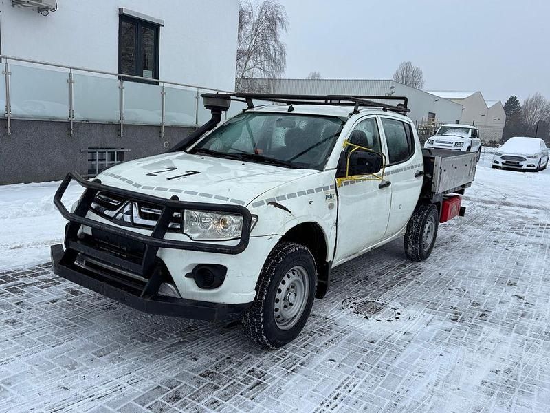 Gebraucht Mitsubishi L200 Basis 136 PS (100 kW) 2015 Weiß Abholung