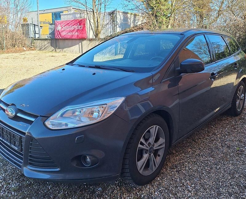 Gebraucht Ford Focus 124 PS (91 kW) 2014 Grau Kombi