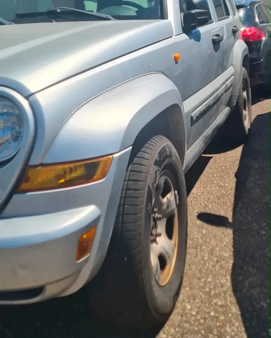 Gebraucht Jeep Cherokee 163 PS (119 kW) 2006 Silber SUV