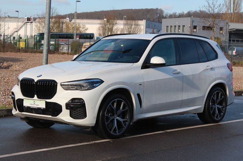 Alpinweiss iii Gebraucht 2021 BMW X5 M Sport SUV | 42.790 € (Fairer Preis) - Bild 1/4