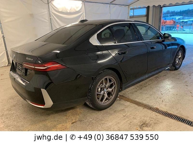 Gebraucht BMW 520 Sport Line 197 PS (144 kW) 2024 Schwarz Limousine