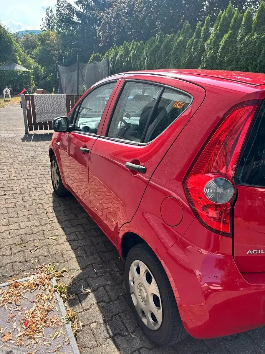 Gebraucht Opel Agila 65 PS (47 kW) 2009 Rot Kleinwagen